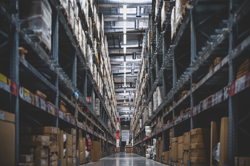 What is a Warehouse and who types of warehouses